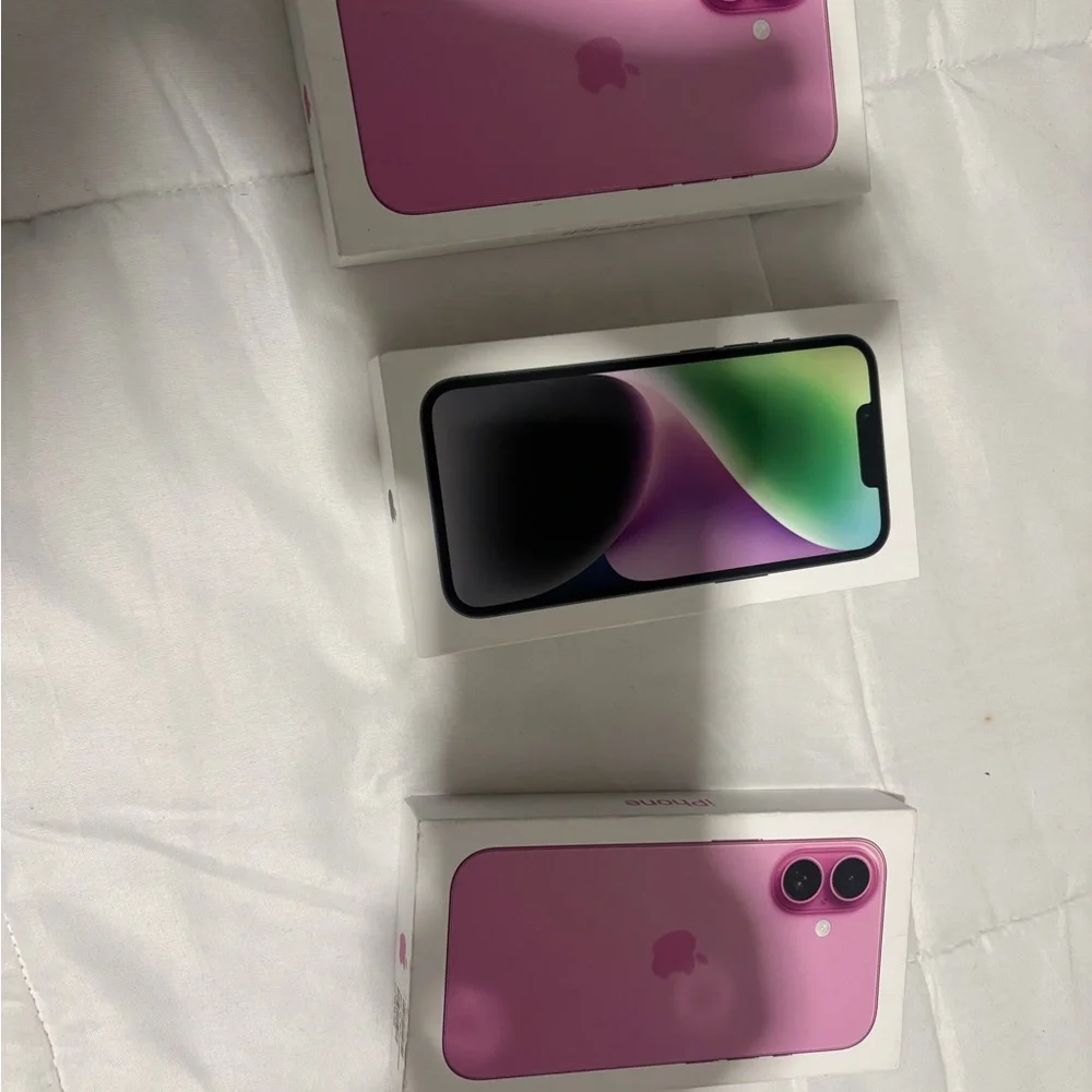 Apple iPhone in Pink empty boxes